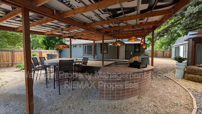 Building Photo - 202 Cheyenne Blvd