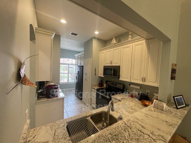 Building Photo - 250 St Lucie Ln