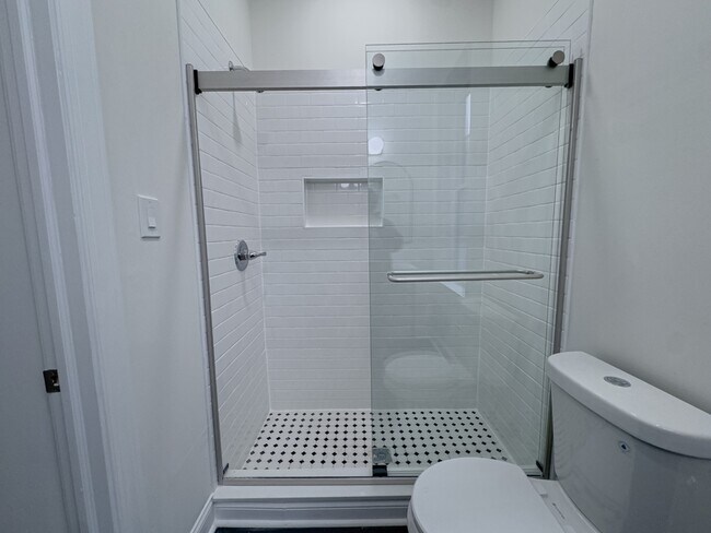 Building Photo - 2039 Green St