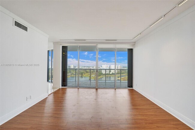 Building Photo - 20281 E Country Club Dr
