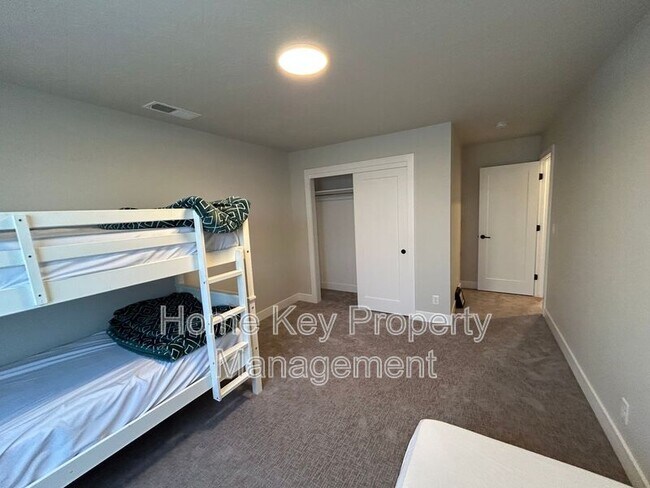 Building Photo - 3954 Razor Dr