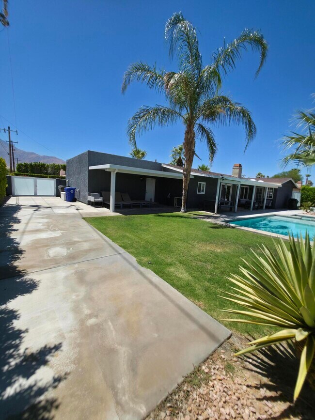 Building Photo - 2190 N Whitewater Club Dr