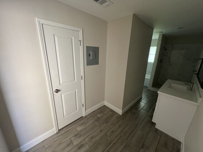 Building Photo - 10444 Browning Dr