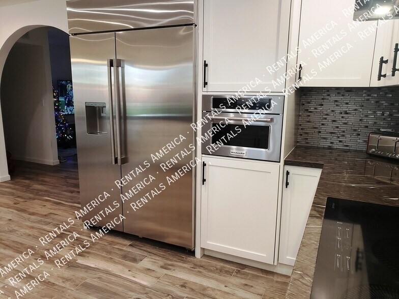 Building Photo - 10626 N 41st St