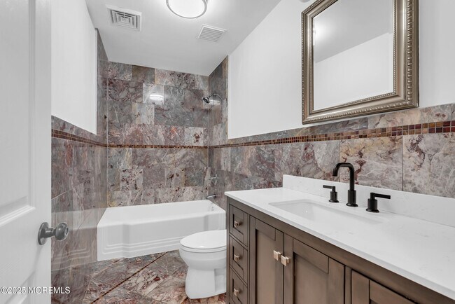 Building Photo - 1037 Woodgate Ave