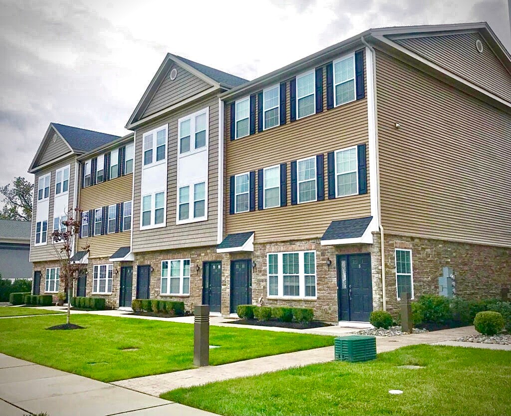 Beautiful Clean Condo - 99 Steiner Ave