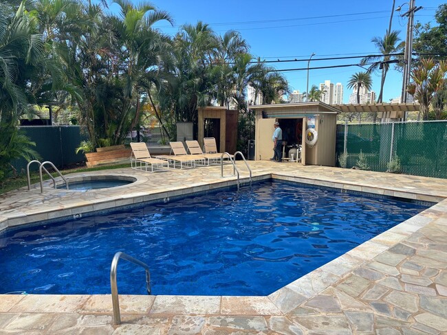 Building Photo - 8th Floor Golf Course View 2 Bed 2 Bath 1 ...