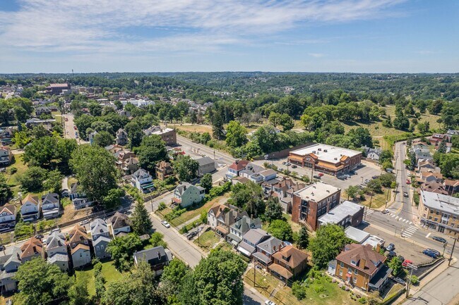 Building Photo - Stunning 3 bedroom home in Carrick availab...