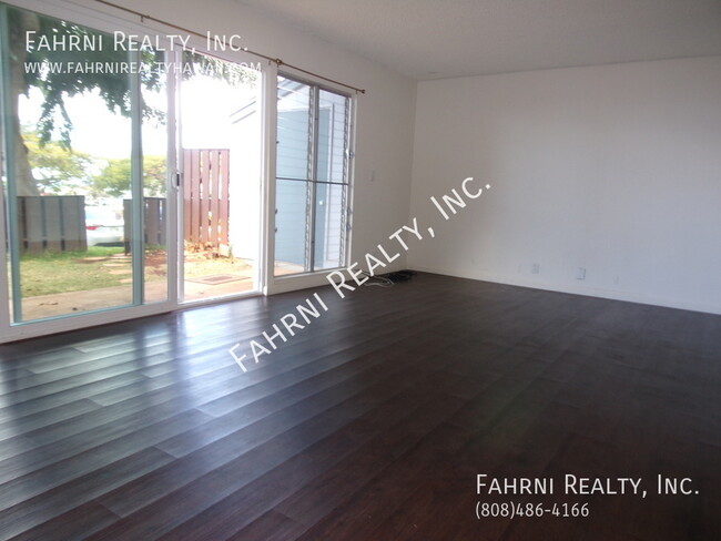 Building Photo - PALEHUA GARDENS - Upgraded 3 Bedroom Townhome