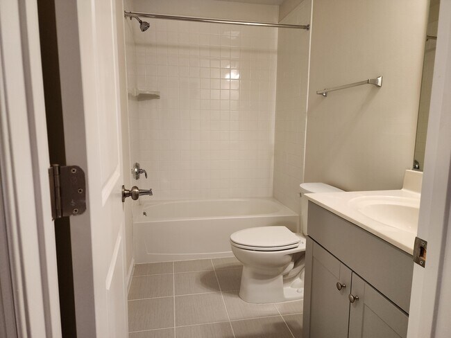 Building Photo - 183 Presidents Pointe Ave