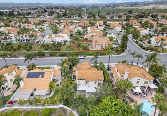 Building Photo - Vibrant 4 Bed/3 Bath Home in Oceanside