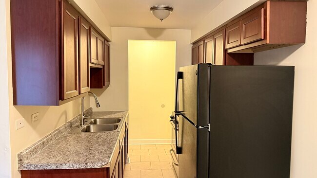 Building Photo - 9036 S Cottage Grove Ave