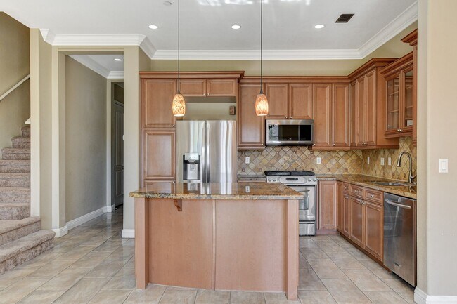 Building Photo - Luxury Resort Style Condo in Lake Las Vegas
