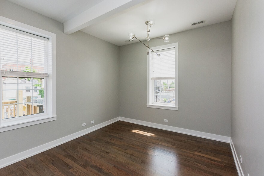 Building Photo - 2450 W Chicago Ave