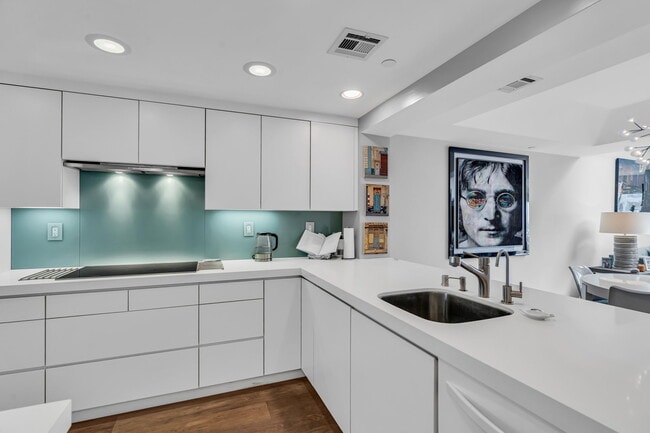 Building Photo - 140 Ocean Park Blvd