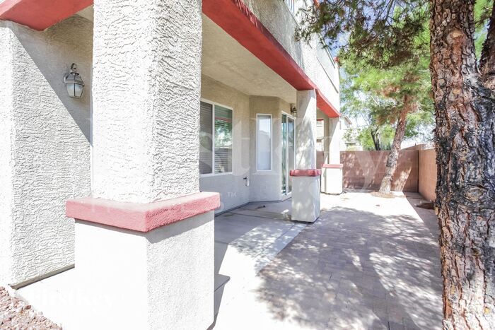 Building Photo - 7340 Chesapeake Cove St