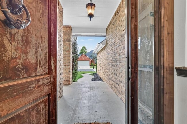 Building Photo - 16616 Moorgate Ln