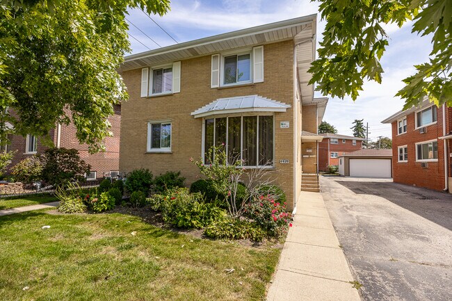 Building Photo - 4429 Prairie Ave
