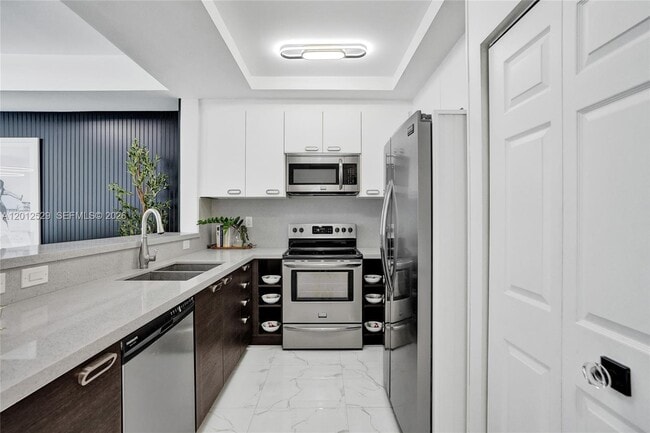Building Photo - 2708 NE 30th Pl