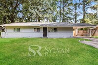 Building Photo - Immerse yourself in comfort and convenience