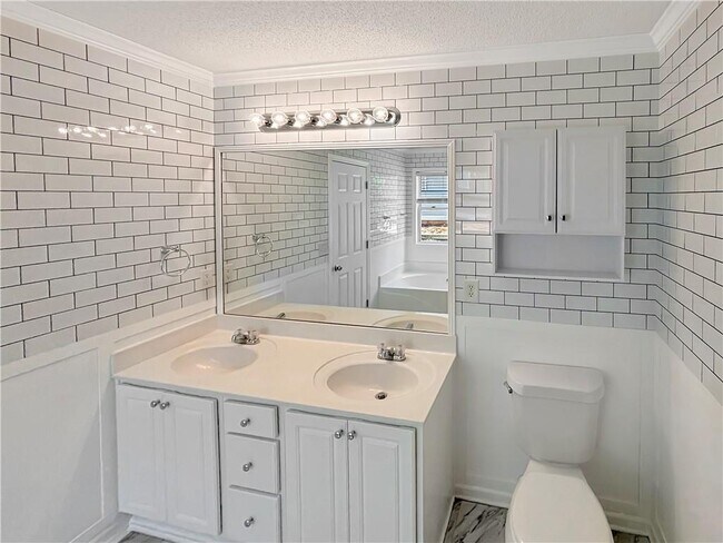 Building Photo - 3755 Pine Village Pl