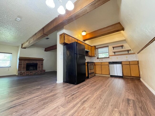 Building Photo - Affordable 2 bed in Arts District