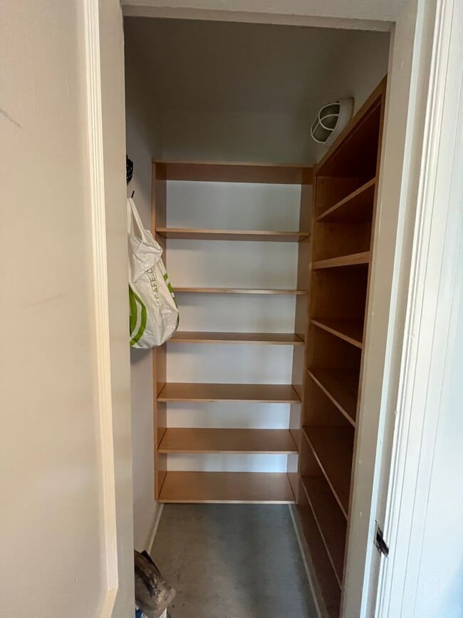 Building Photo - Renovated 2 Bedroom/ 1 Bath Duplex minutes to 12th South, Lipscomb, Belmont and Vandy with 2 Car ...