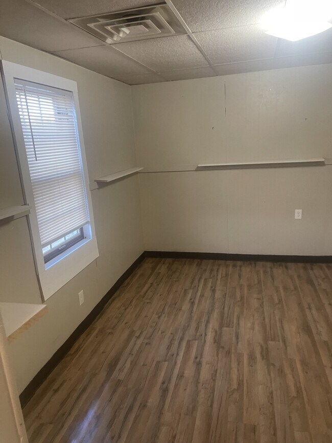 Building Photo - 1612 8th Ave