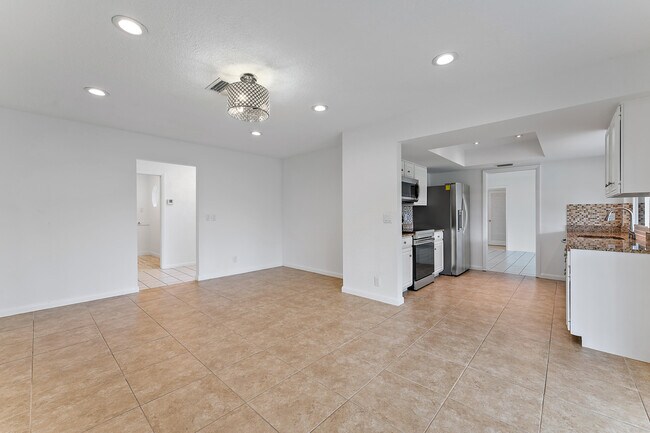 Building Photo - 130 Gulfstream Rd