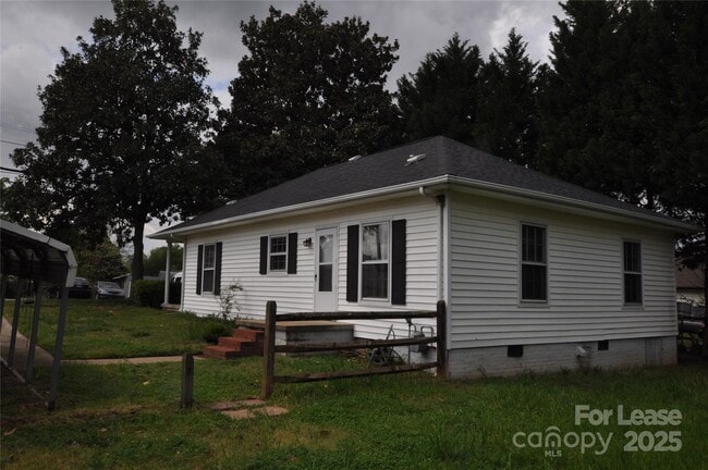 Building Photo - 2204 Acme Rd