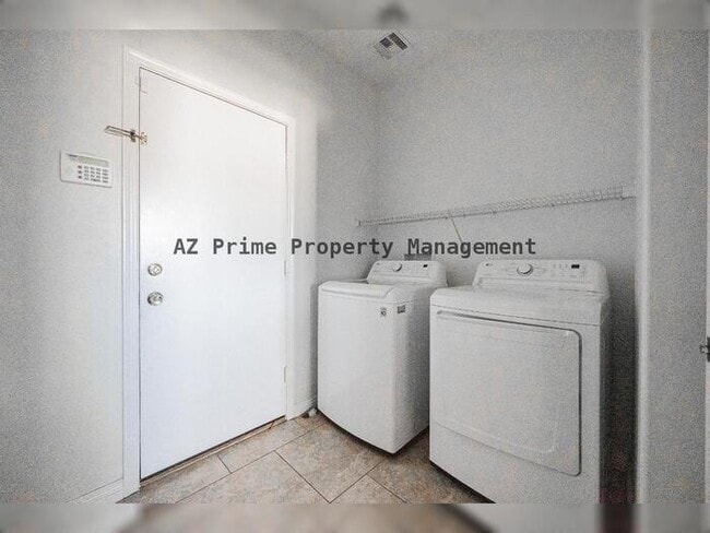 Building Photo - 16966 W Saguaro Ln