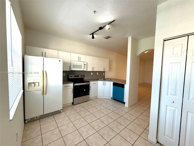 Building Photo - 5670 NW 116th Ave