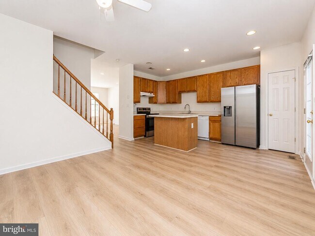 Building Photo - 2456 Covered Wagon Ct