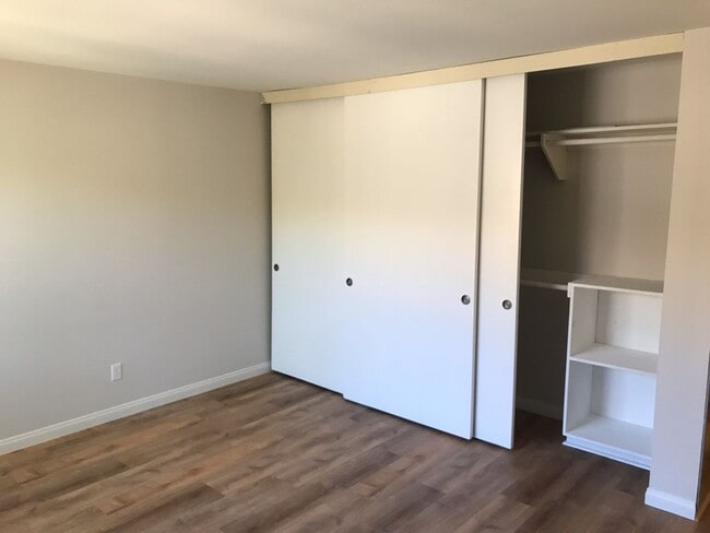 Building Photo - Awesome Remodeled Top Floor condo in Point Loma Tennis Club