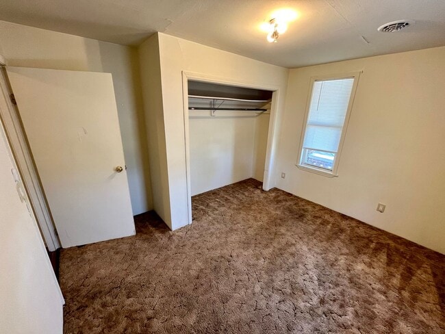 Building Photo - 2 Bed | 1 Bath House