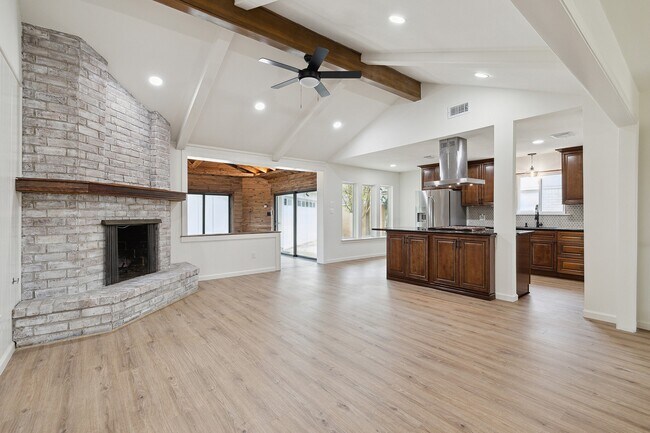 Building Photo - 9719 Springmont Dr