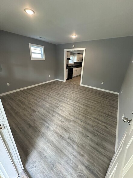 Building Photo - 504 W Hackberry St
