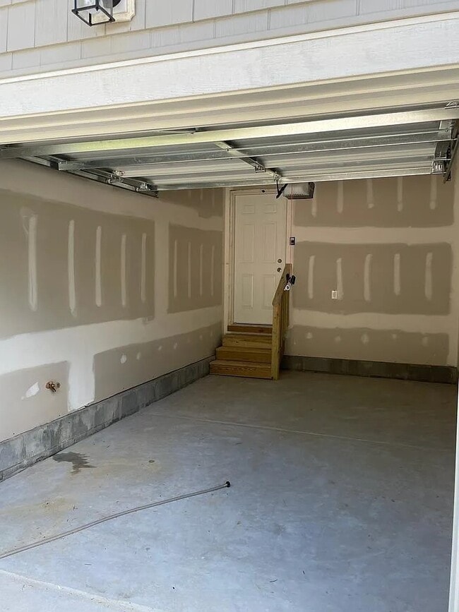 Building Photo - 103 Stewarts Knob Dr