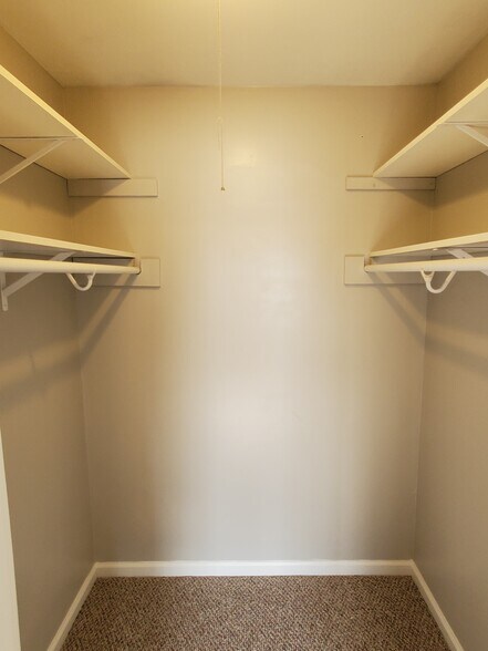 Building Photo - 5526 Humbert Rd