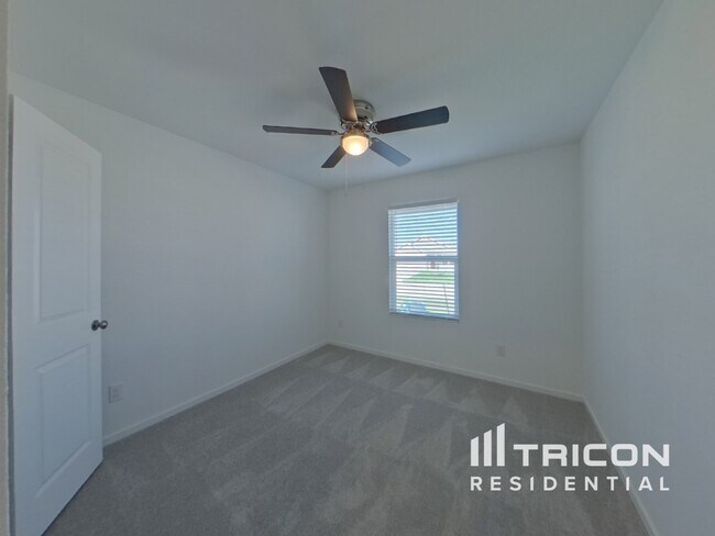 Building Photo - 827 Ginkgo Wy