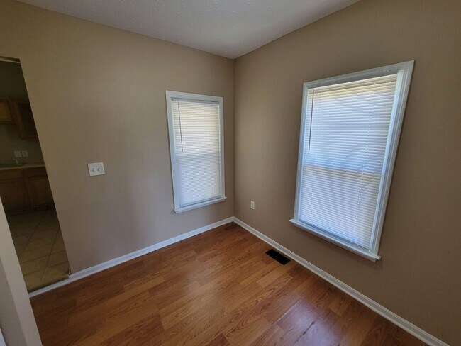 Building Photo - 1609 Manchester Ave 2BR/1BA (Middletown)