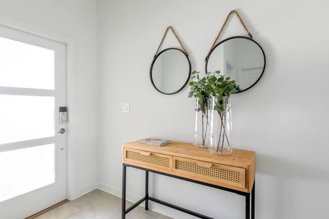 Building Photo - 954 Splash Shot Pl