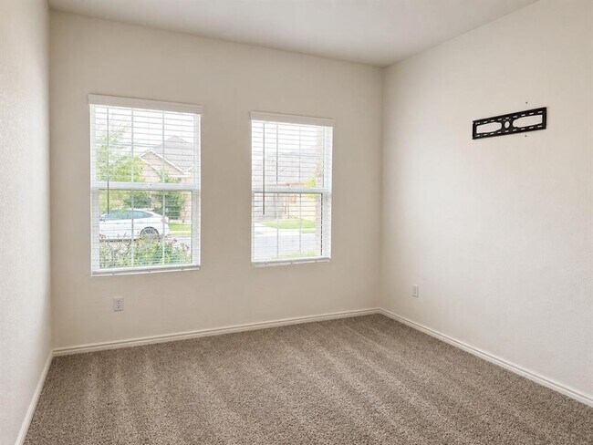 Building Photo - 108 Blue Blaze Trl