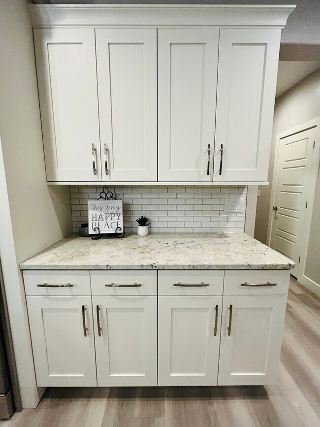 Building Photo - 2721 Hazel Dr