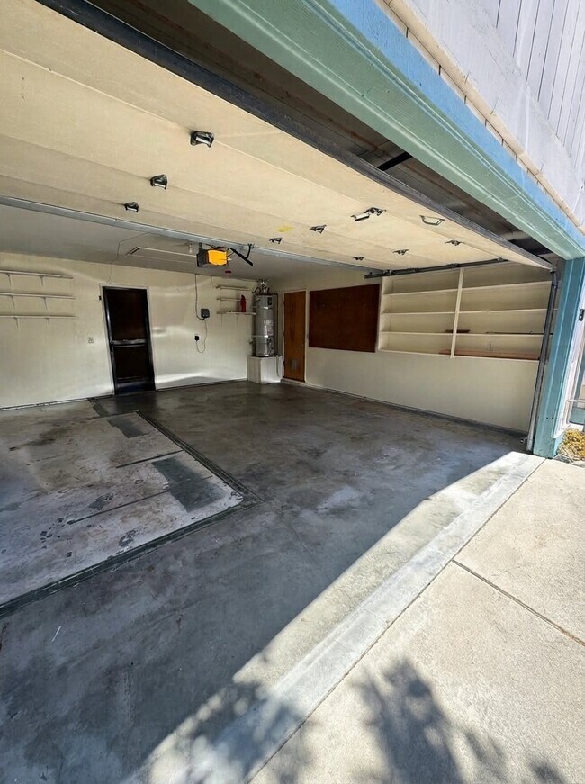 Building Photo - 398 Corrida Dr