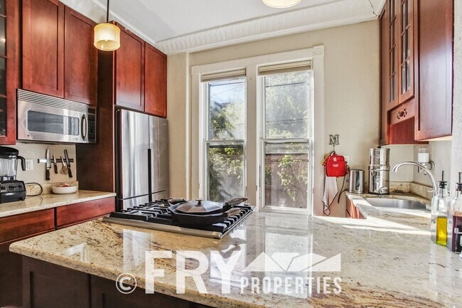 Building Photo - Beautiful Home in Amazing Location