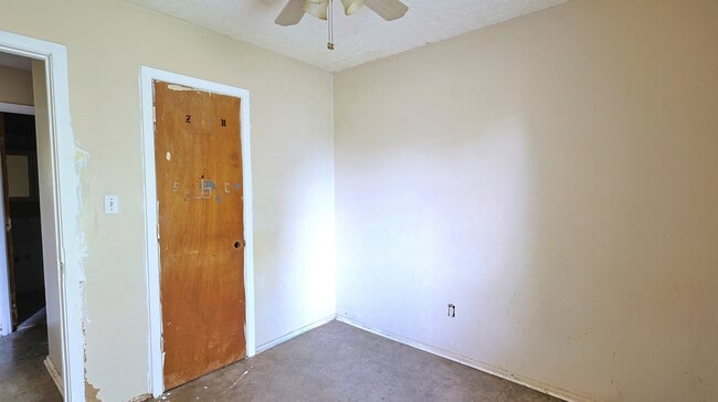 Building Photo - 6605 George Washington Dr