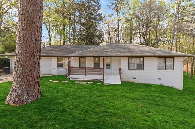 Primary Photo - Spacious 3 Bedroom Ranch Home, Completely ...