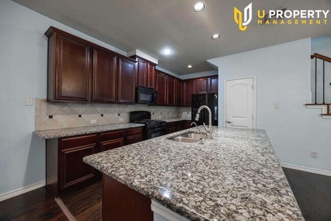 Building Photo - LUXURY TOWNHOME IN CRAIG RANCH COMMUNITY