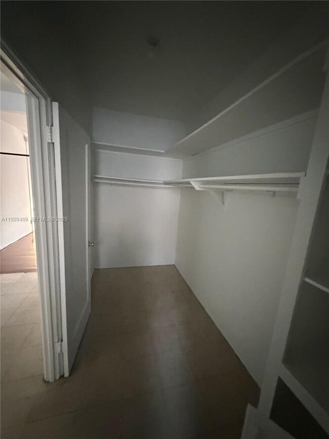 Building Photo - 905 16th St